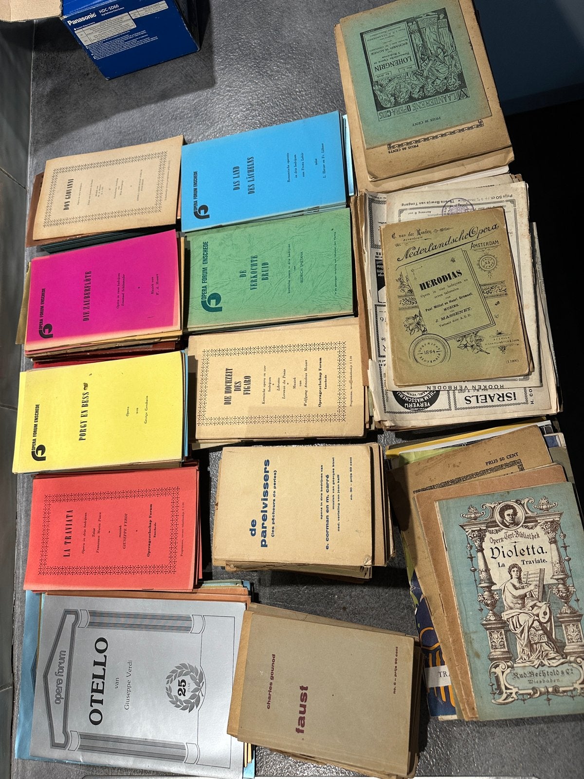 Ca. 150 opera programmaboekjes., Ophalen of Verzenden, Gelezen, Toneel