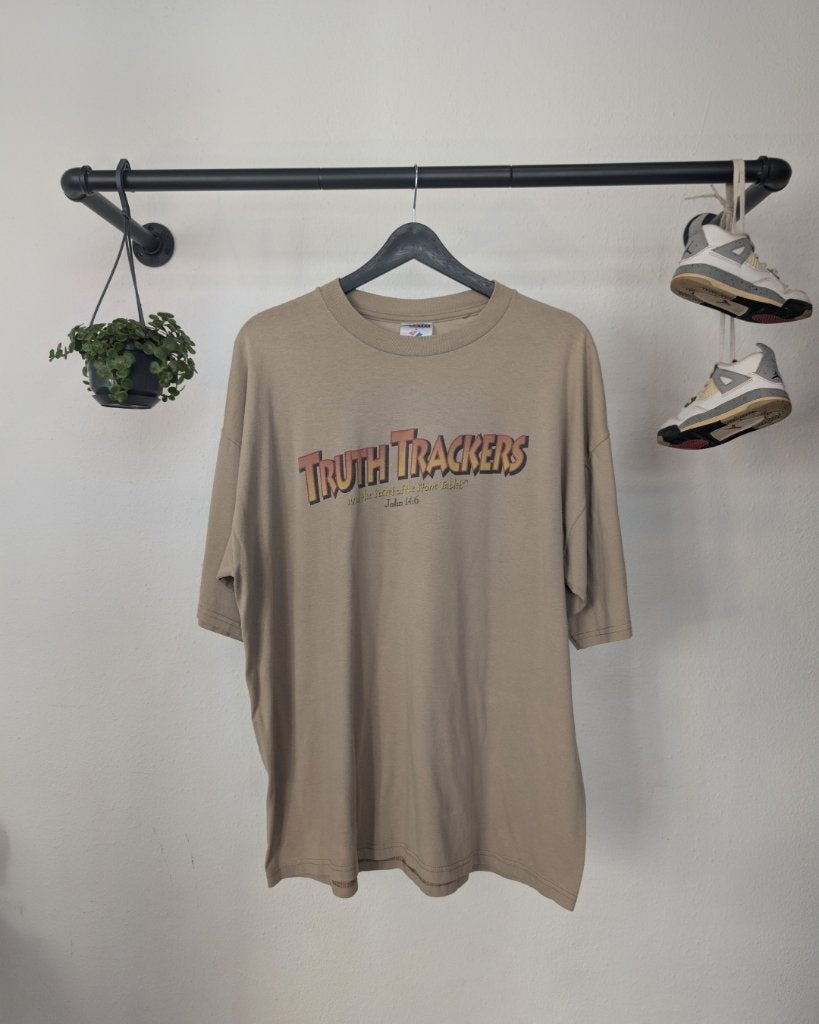 00s Truth Trackers Indiana Jones Style Adventure T-Shirt, Jerzees, Beige, Ophalen of Verzenden, Jerzees