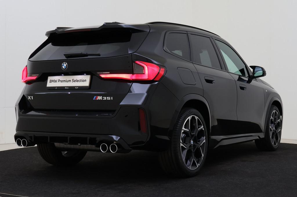 BMW X1 M35i High Executive Automaat / Panoramadak / M Sports, 1998 cc, 4 cilinders, Met garantie (alle), Zwart