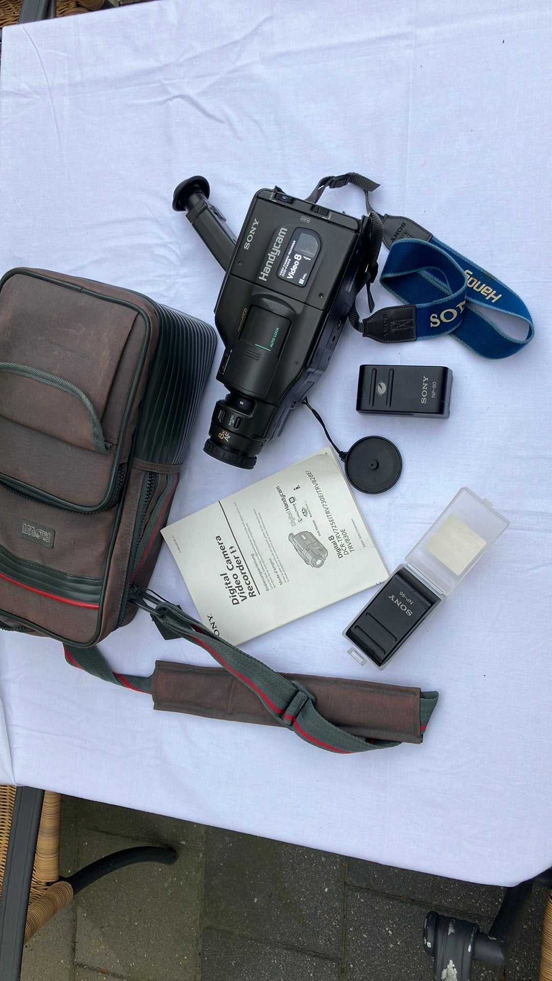 Sony-Handycam video 8 met 2 x batterij nr np-66 en np-90, Ophalen of Verzenden, Hi 8