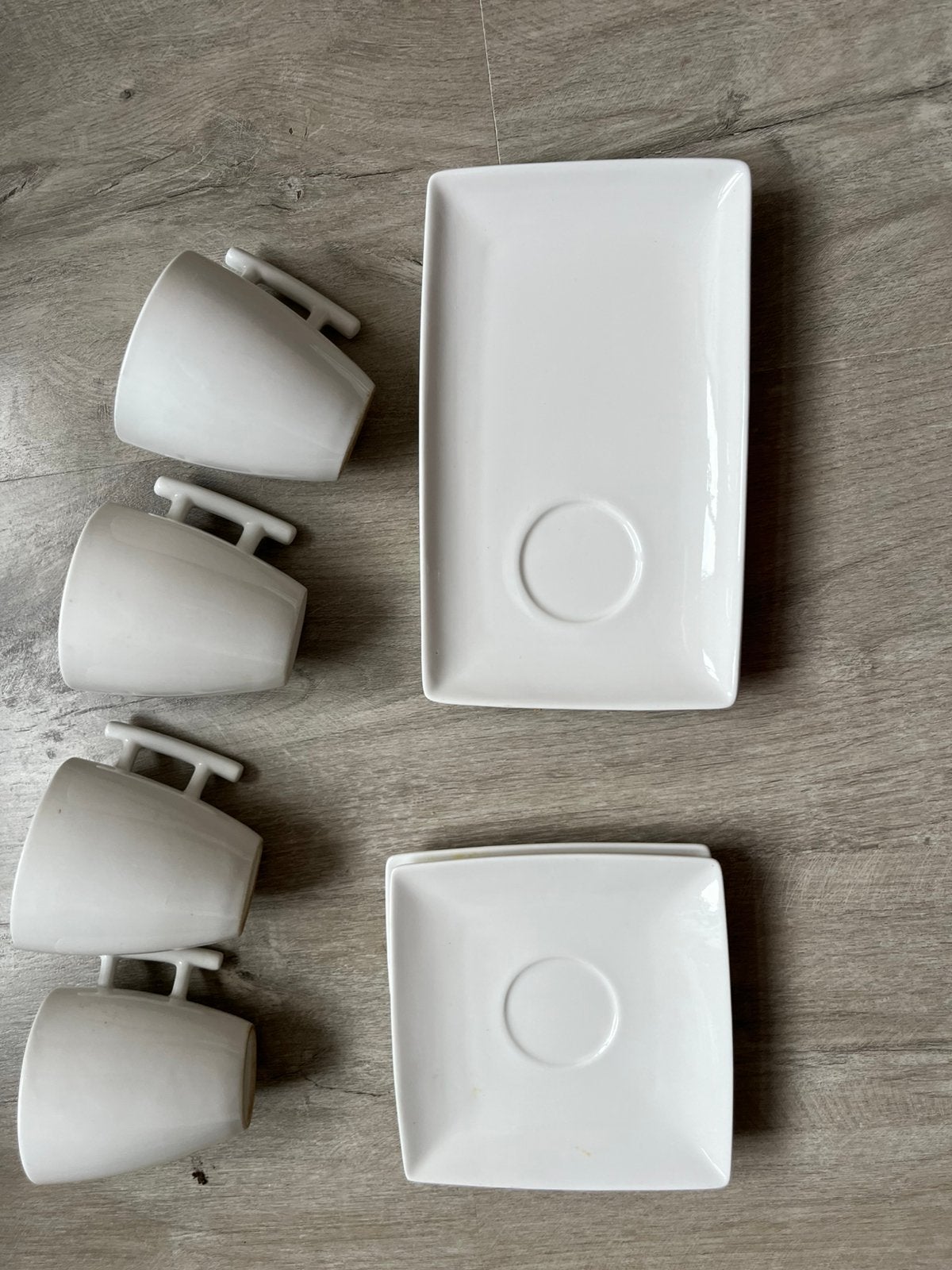 4 kopjes met 4 schotels, Ophalen