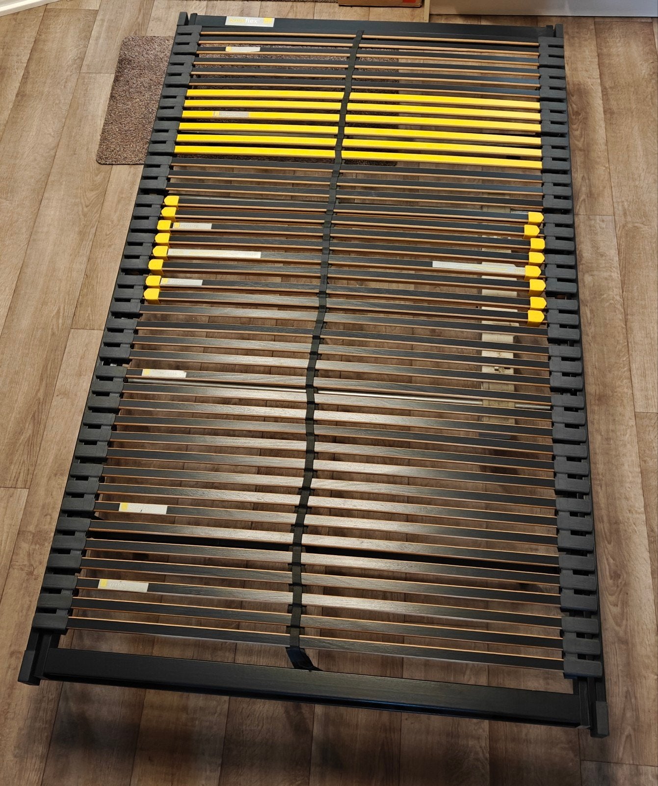 Bossflex 600 elektrische lattenbodem met poten (200x120cm), Ophalen, Zo goed als nieuw, Twijfelaar, 120 cm