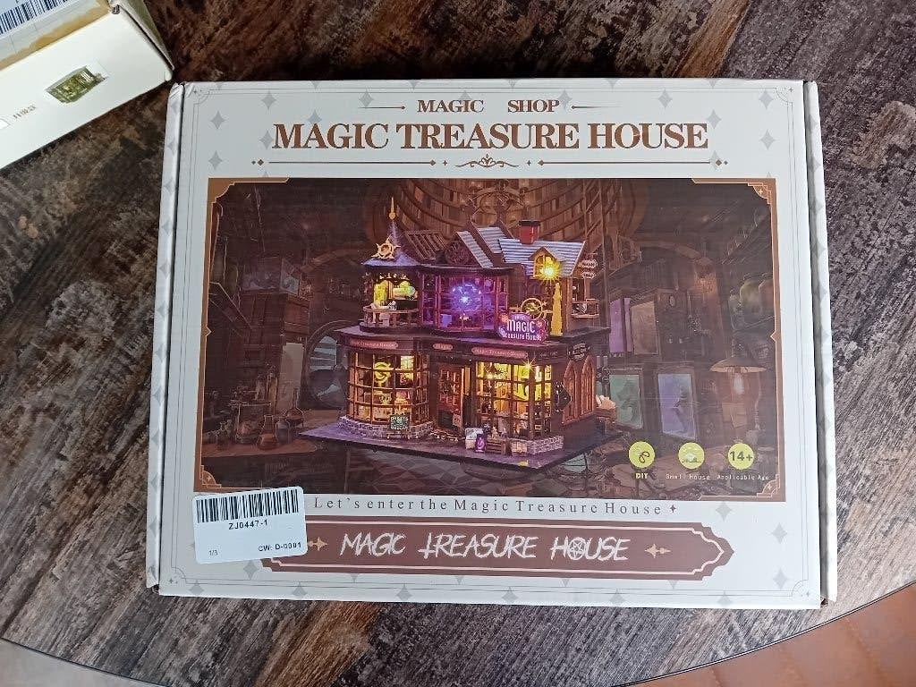 Bouwpakket 'Magic House' en 'Treasure House', Hobby en Vrije tijd, Knutselen, Ophalen of Verzenden, Zo goed als nieuw, Fantasie