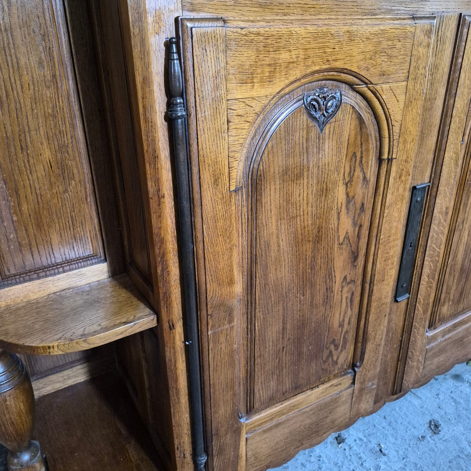 Foto 6 van Nette eikenhouten kast met veel bergruimte