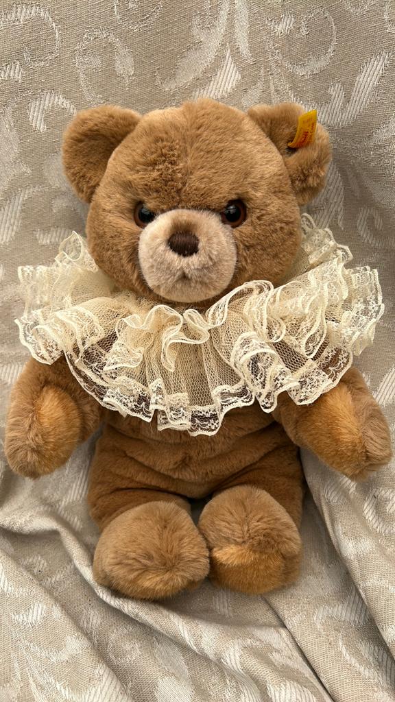 Steiff grote beer 35 cm hoog met mooie kanten kraag, Verzamelen, Beren en Cherished Teddies, Overige merken, Stoffen beer, Ophalen of Verzenden