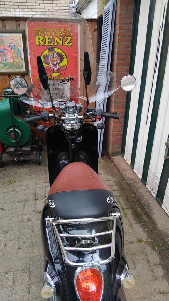 IVA Lux 50 Scooter - Zwart, Zo goed als nieuw, Ophalen of Verzenden, Zo goed als nieuw, Benzine, Overige merken