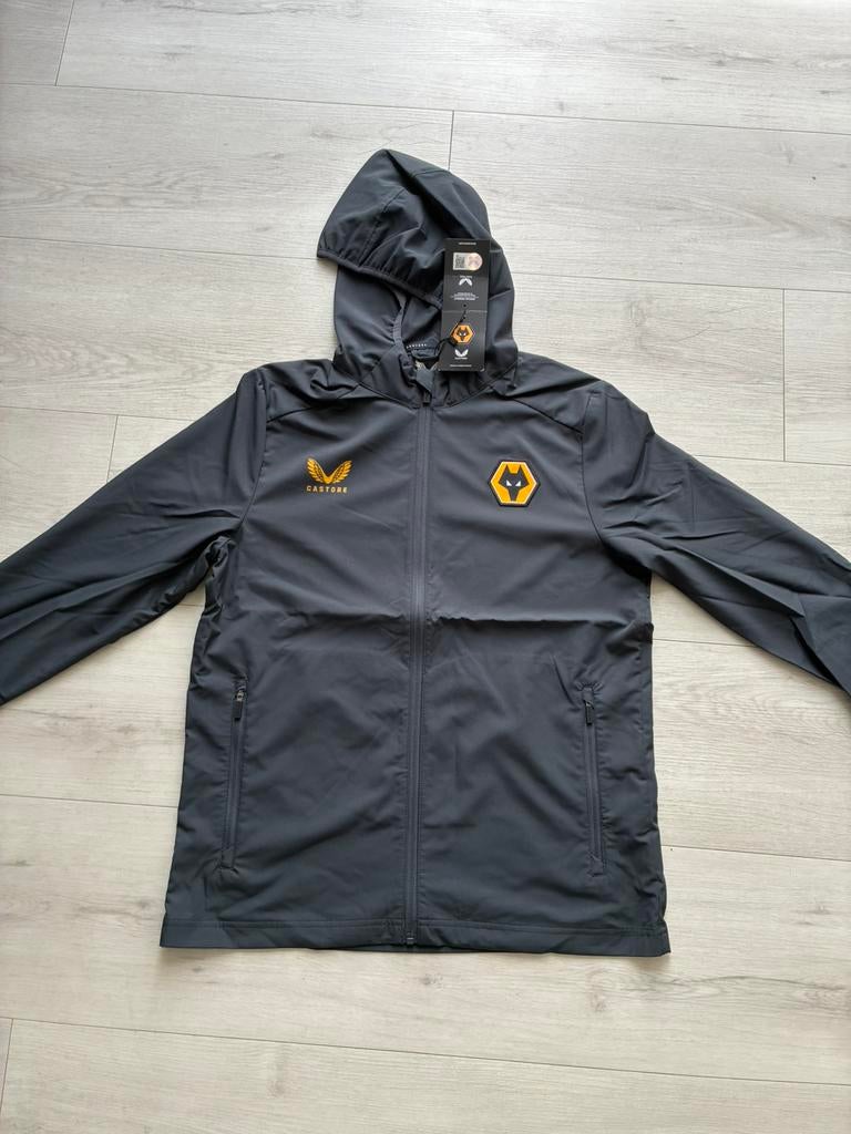 Origineel Wolves Travel Jacket maat M, Sport en Fitness, Voetbal, Maat M, Ophalen of Verzenden, Nieuw, Shirt