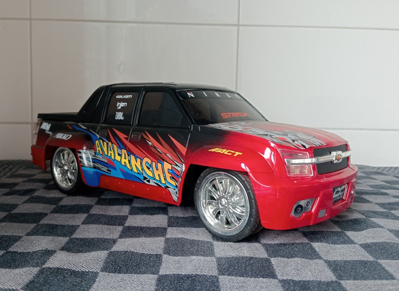 RC Nikko drift Chevy Avalanche, Ophalen of Verzenden, Zo goed als nieuw, Overige schalen, Auto offroad
