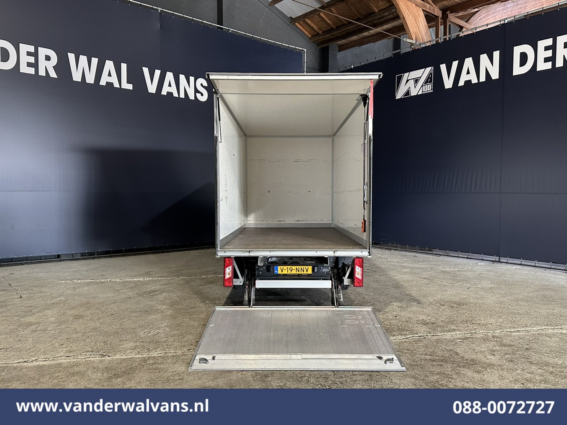 Ford Transit 2.0 TDCI 131pk Bakwagen Laadklep Euro6 Airco |, Dealer onderhouden, 4 cilinders, Wit, 11 km/l