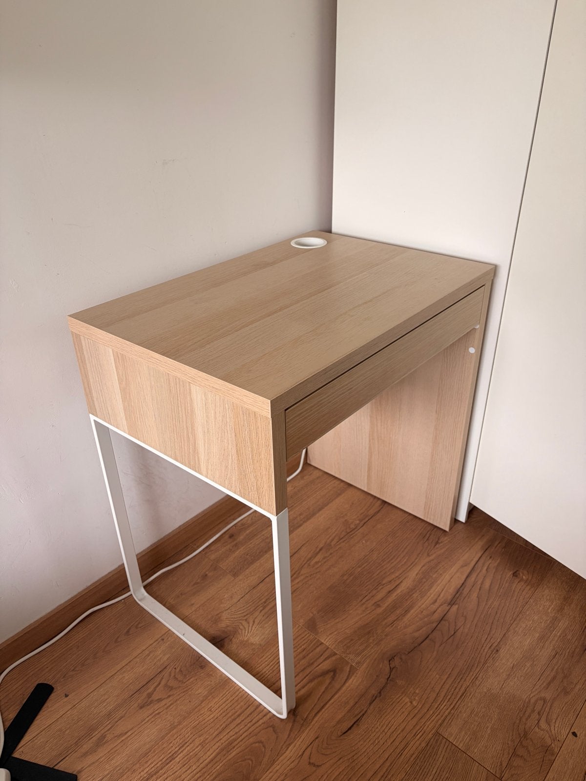 IKEA MICKE Bureau - Wit gebeitst eiken effect, 73x50 cm, Ophalen, Met lades, Spaanplaat of MDF, Zo goed als nieuw