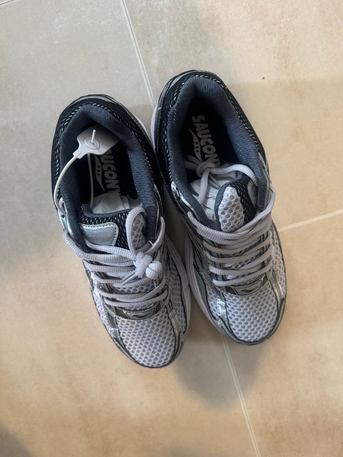 Nieuwe Saucony Sneakers, Ophalen of Verzenden, Nieuw, Grijs, Sneakers of Gympen