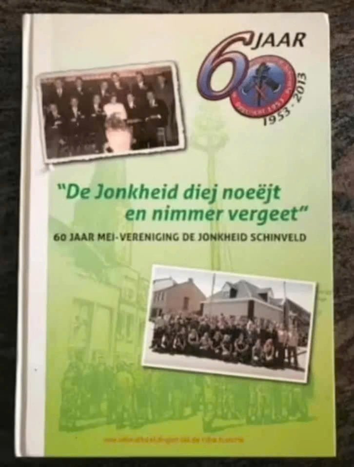De Jonkheid die noeëjt en nimmer vergeet (Schinveld 60 jaar), Ophalen of Verzenden, Zo goed als nieuw
