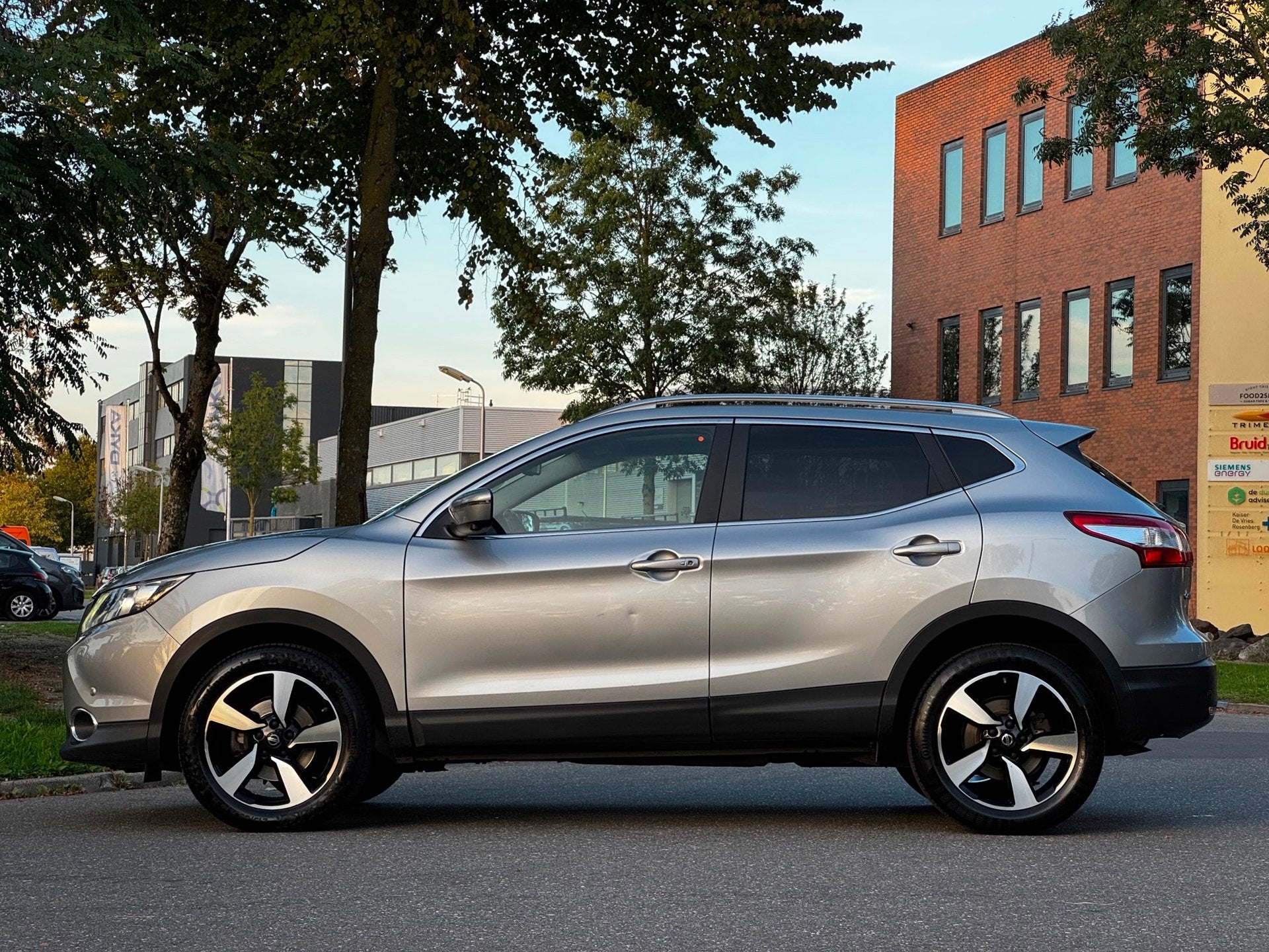 Nissan Qashqai 1.2 Connect Edition|AUT|PANO|360•|LED|NAVI|, Auto's, Dealer onderhouden, Gebruikt, 4 cilinders, 116 pk