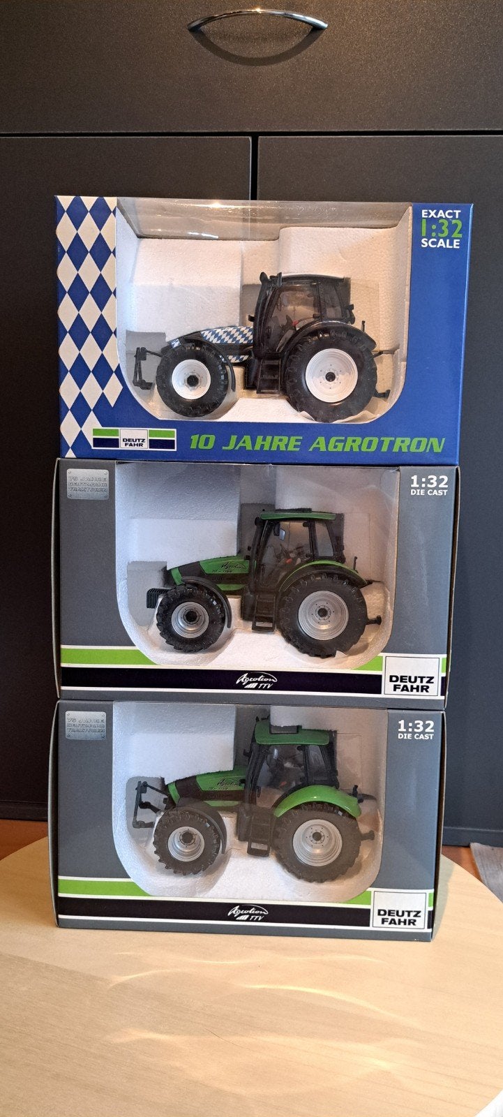 Set van 3 nieuwe Deutz-Fahr Agrotron TTV miniaturen, Ophalen of Verzenden, Nieuw, Tractor of Landbouw, Universal Hobbies
