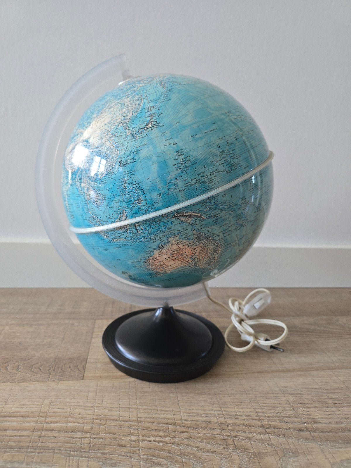 Vintage EERSTE NEDERLANDSCHE GLOBE INDUSTRIE met verlichting, Huis en Inrichting, Woonaccessoires | Wereldbollen, Draaibaar, Kunststof