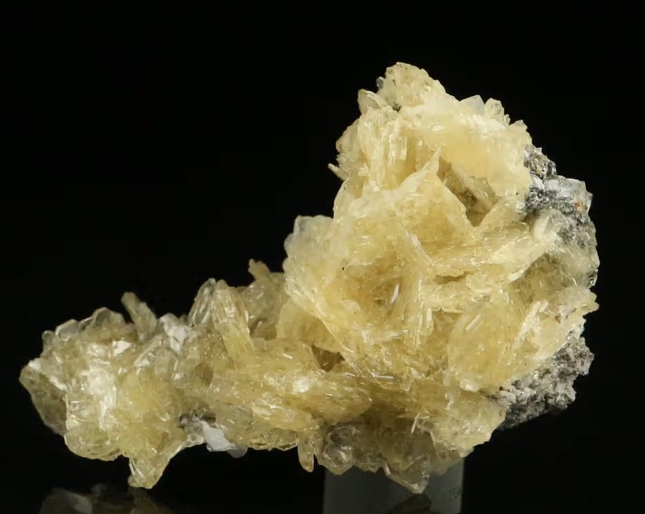 Lichtgele BARIET kristalgroep uit Rosh Pinah, Namibië., Ophalen of Verzenden, Mineraal