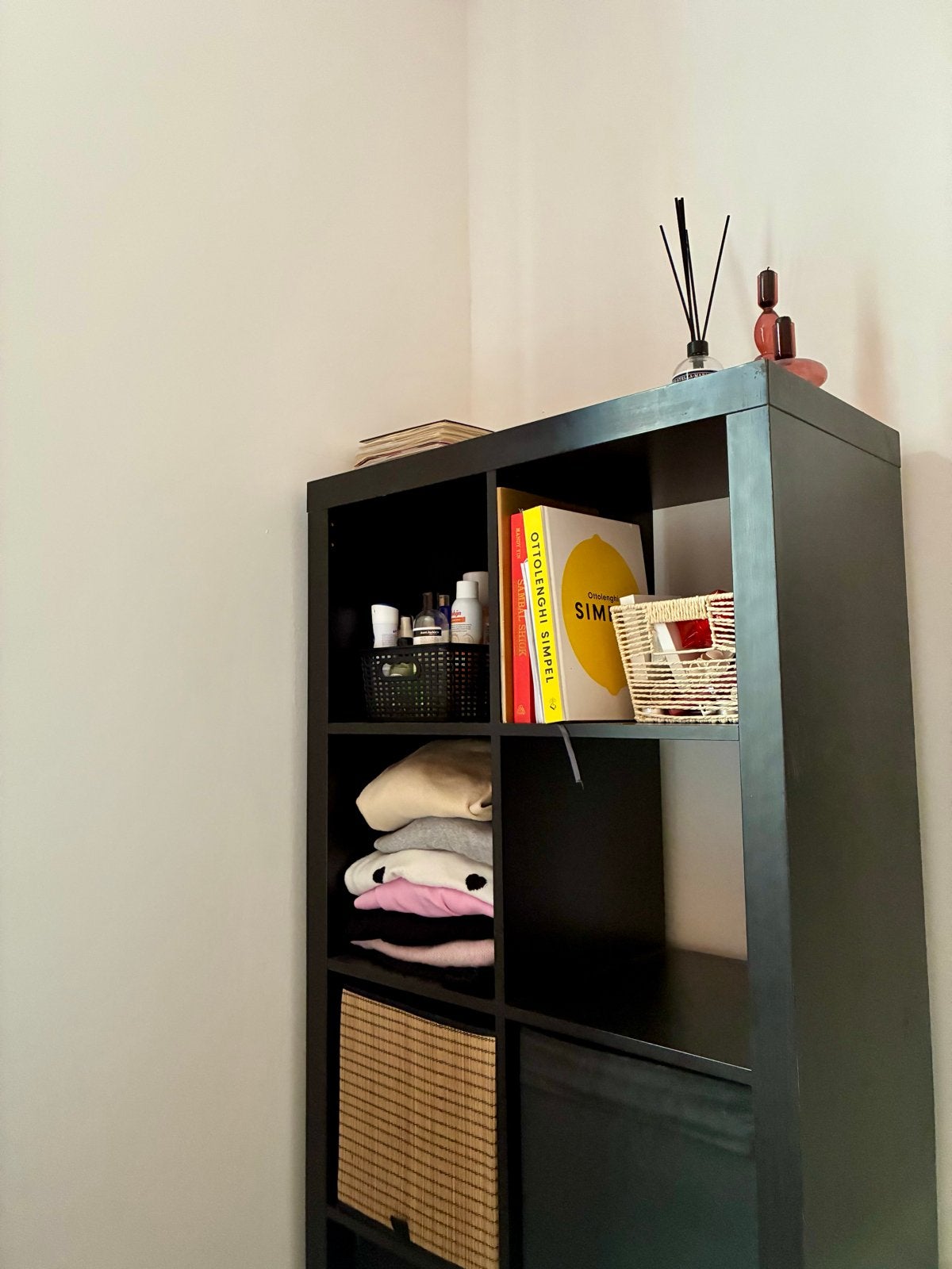 Zwart IKEA Kallax vakkenkast met 8 vakken, Ophalen, Met plank(en), Gebruikt, 100 tot 150 cm