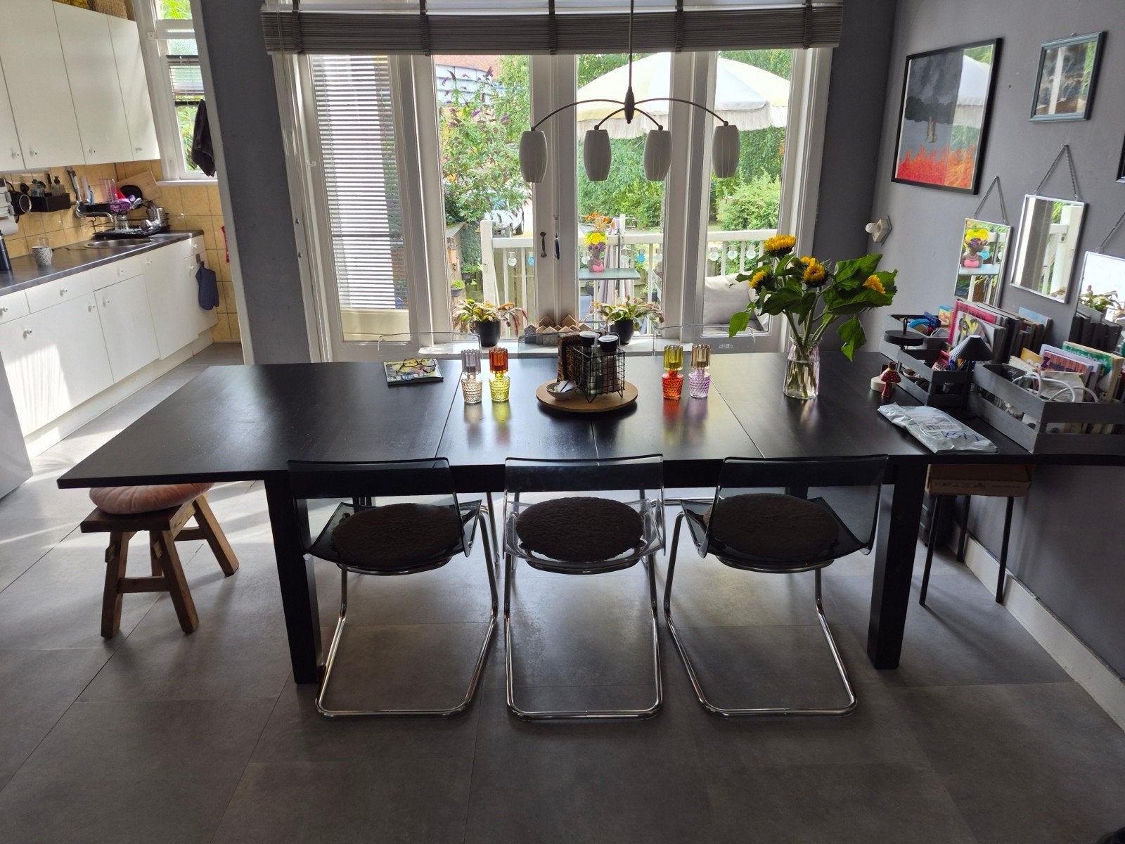 uitschuifbare eettafel, van massief grenen, kleur zwart, Huis en Inrichting, Tafels | Eettafels, Ophalen, Gebruikt, 100 tot 150 cm