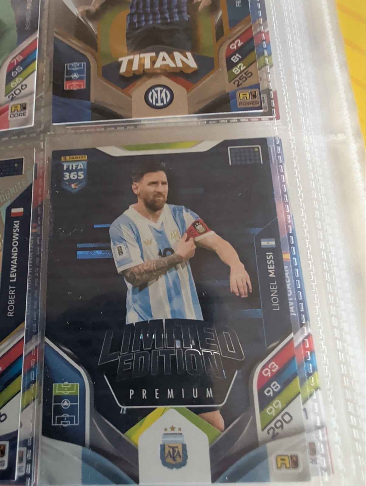 Panini FIFA 365 Adrenalyn XL Limited Edition Messi, Verzamelen, Sportartikelen en Voetbal, Ophalen of Verzenden, Zo goed als nieuw