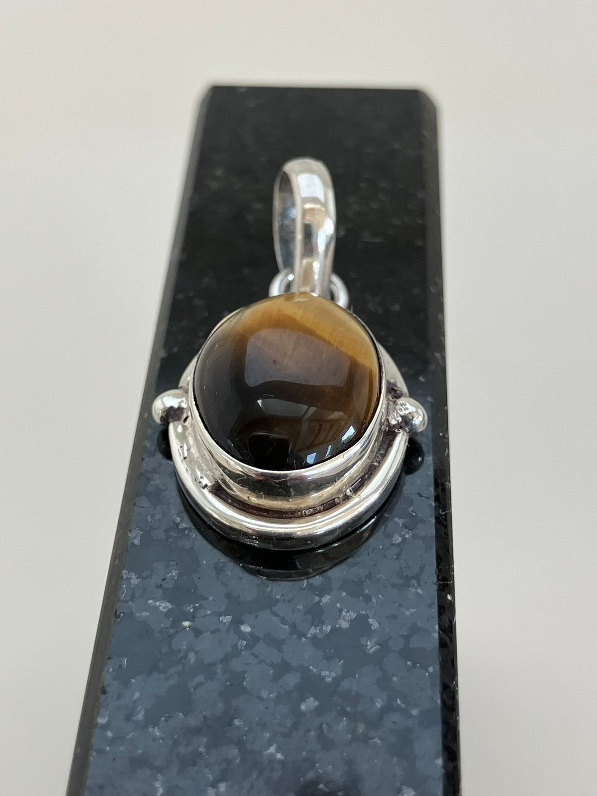 Zilveren hanger met tijgeroog, Ophalen of Verzenden, Zo goed als nieuw, Zilver
