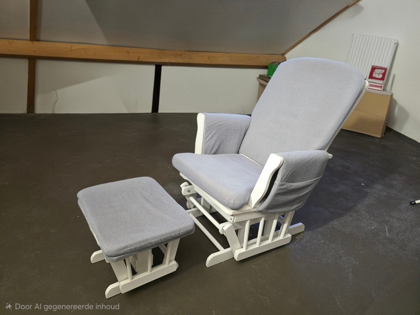 Comfortabele schommelstoel met voetenbankje - opknapper, Huis en Inrichting, Stoelen, Ophalen, Gebruikt, Stof, Schommelstoel