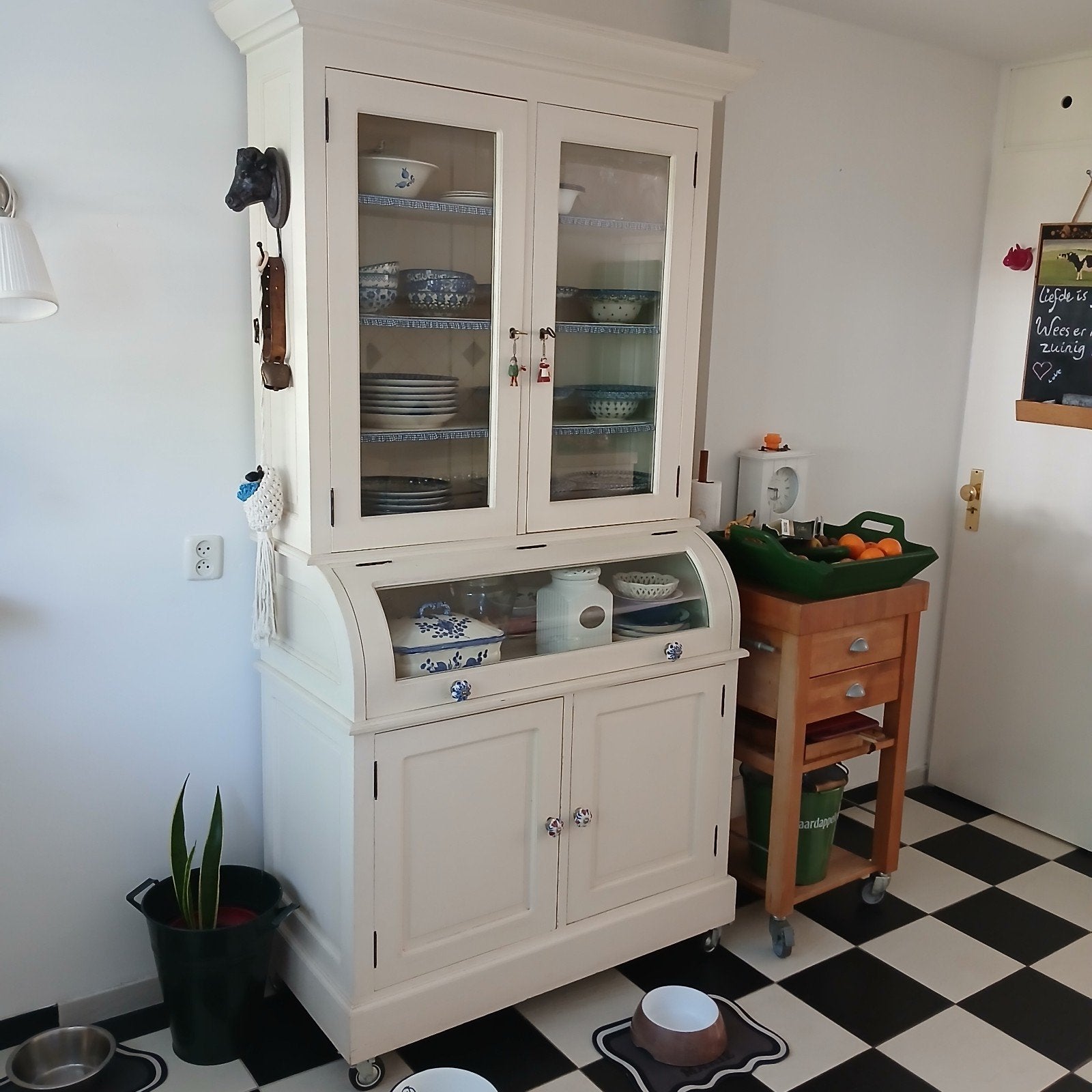 Antieke buffetkast / servieskast - Crème wit, Huis en Inrichting, Ophalen, Antiek, Landelijk, Glas, 50 tot 100 cm