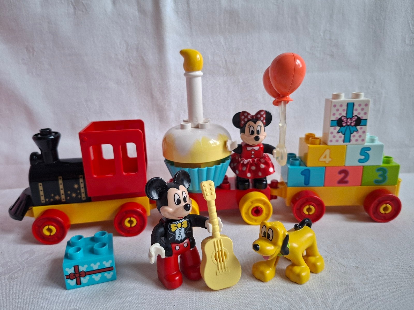 Duplo Disney Junior 10941 Mickey & Minnie Verjaardagstrein, Ophalen of Verzenden, Zo goed als nieuw, Duplo, Complete set