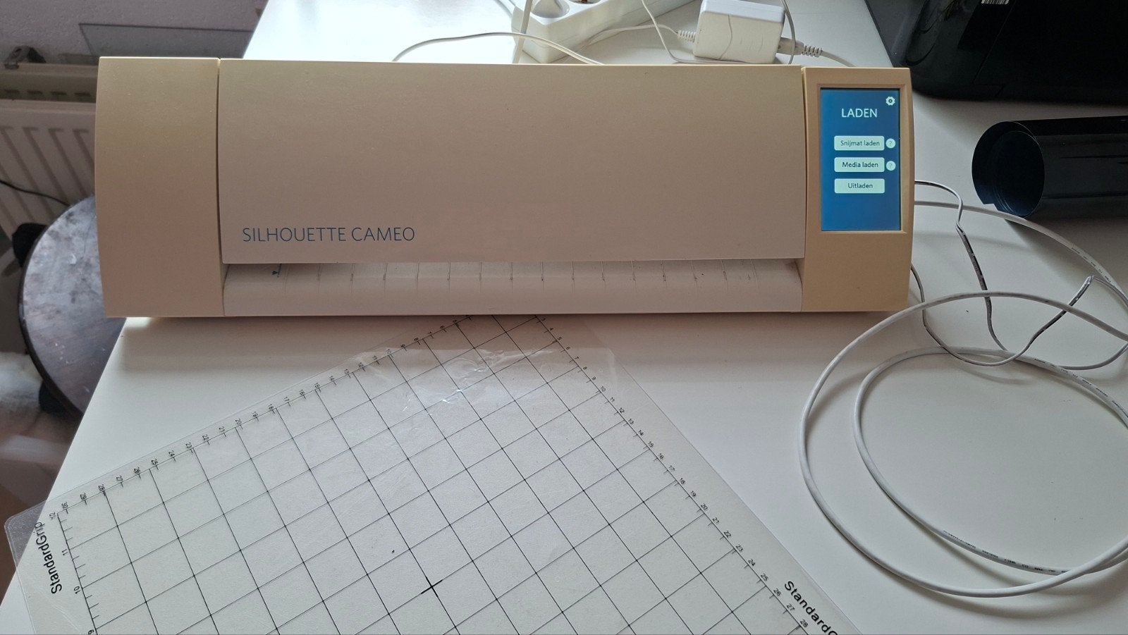 Silhouette Cameo , hittepers met veel accessoires, Geschikt voor karton, Gebruikt, Overige thema's, Beige