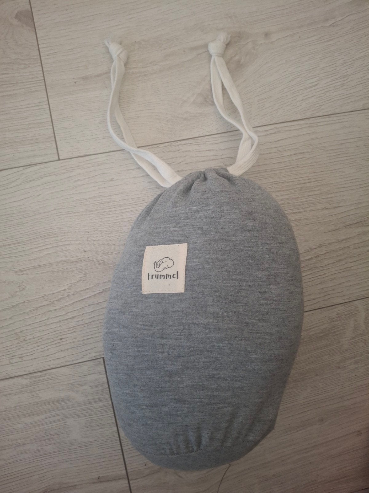 Frummel draagdoek grijs - Zo goed als nieuw, Kinderen en Baby's, Babydragers en Draagdoeken, Draagdoek, Zo goed als nieuw, Buik