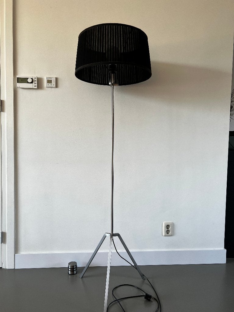 Staande lamp, design Margot Nije, RVS met zijden kap, Huis en Inrichting, Ophalen, E27 (groot), Zo goed als nieuw, 150 tot 200 cm