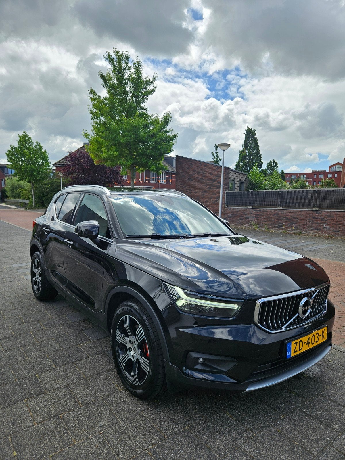 Volvo XC40 T4 190pk Geartronic 2019 Zwart, Auto's, 1800 kg, Beige, 1969 cc, Zwart