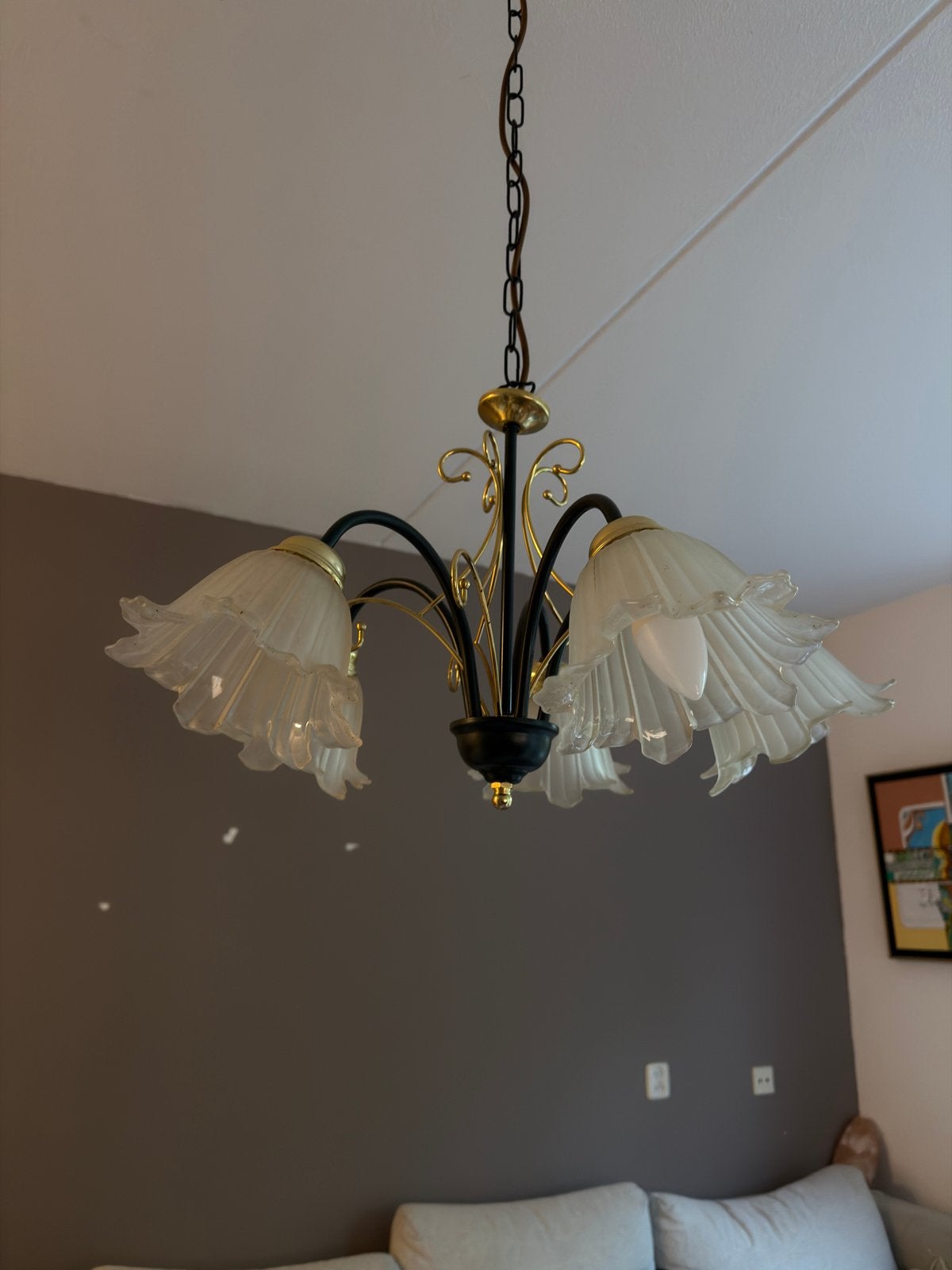 Elegante kroonluchter met 5 glazen kappen, Ophalen, Gebruikt, Glas, E14 (klein)