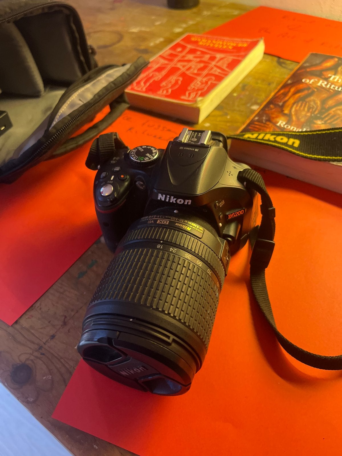 Nikon D5200 Spiegelreflexcamera met 18-55mm lens, Spiegelreflex, Zo goed als nieuw, 4 t/m 7 keer, Accu
