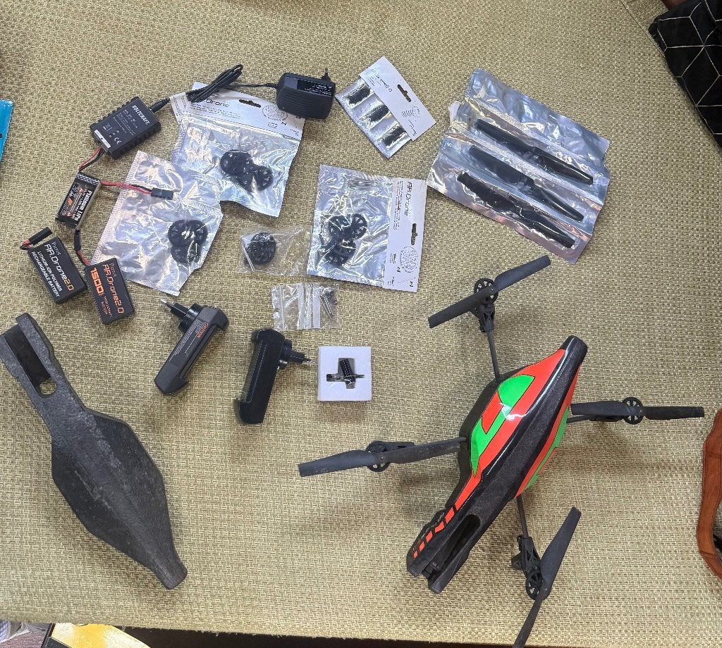 Parrot AR drone 2.0, Audio, Tv en Foto, Drones, Gebruikt, Speelgoeddrone, Standaard kwaliteit, Parrot, Minder dan 250 gram, Minder dan 15 minuten