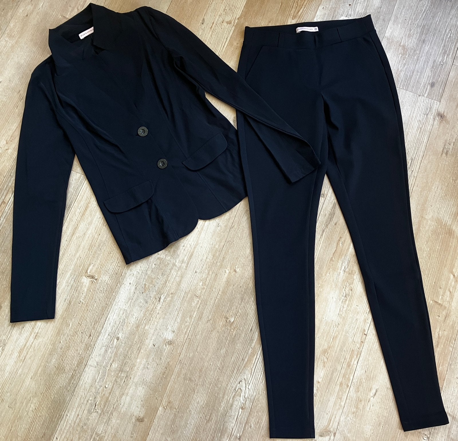 Zwart pak (jasje mt S & broek XS) van Studio Anneloes (M5), Ophalen, Kostuum of Pak, Studio Anneloes, Zwart