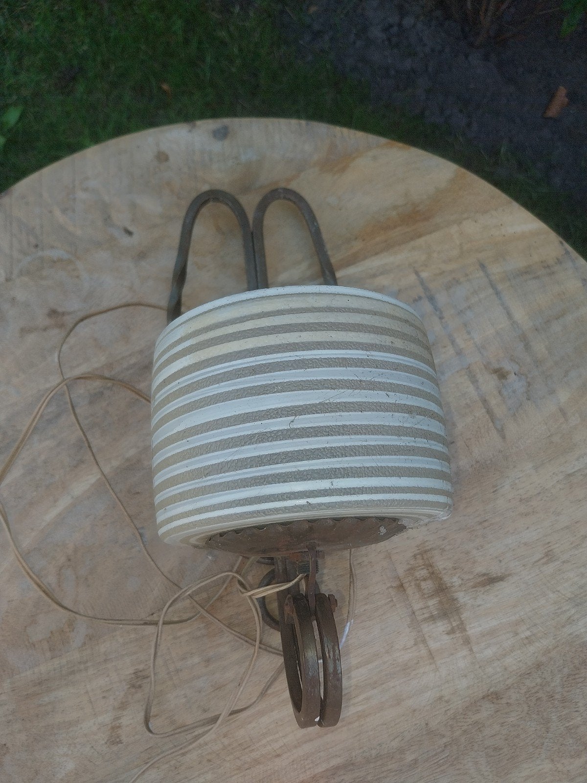 Vintage wandlamp met gestreepte glazen kap, Ophalen