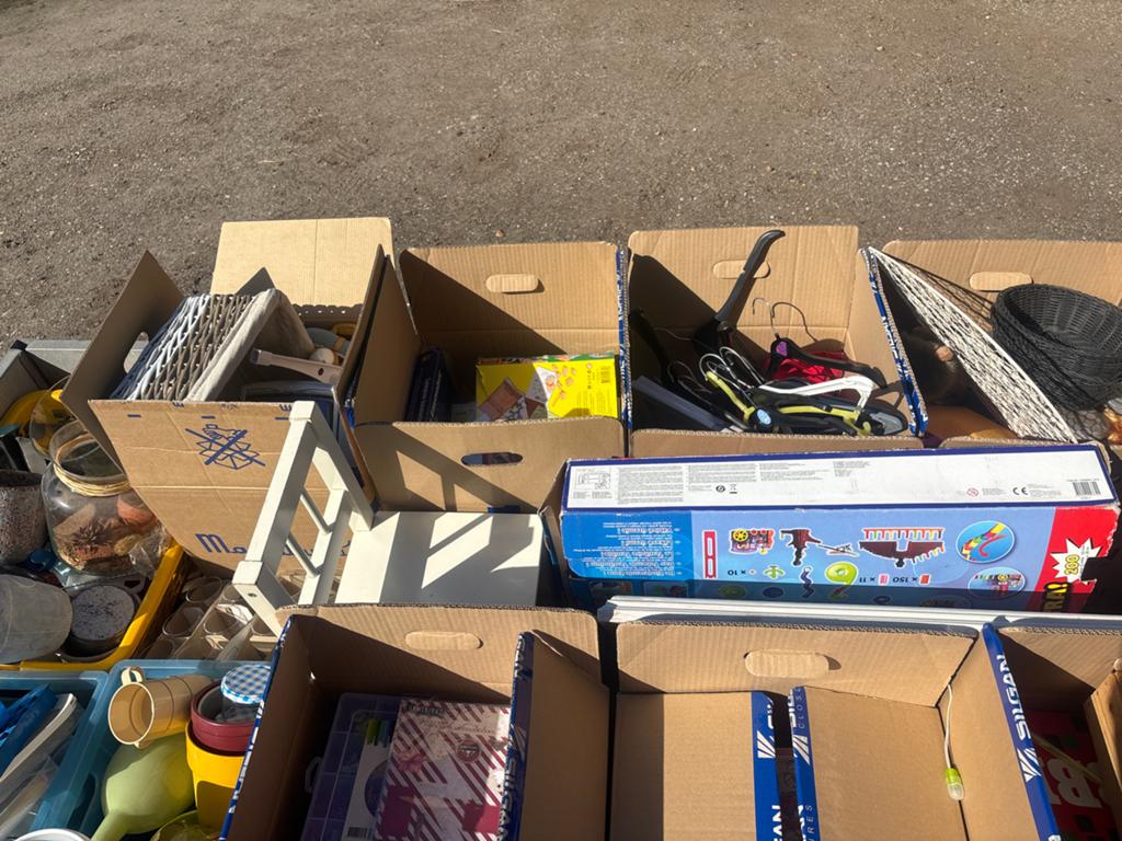 Aanhanger vol spullen, markt, vazen, knutselspul, spelletjes, Diversen, Rommelmarktspullen, Ophalen, Gebruikt