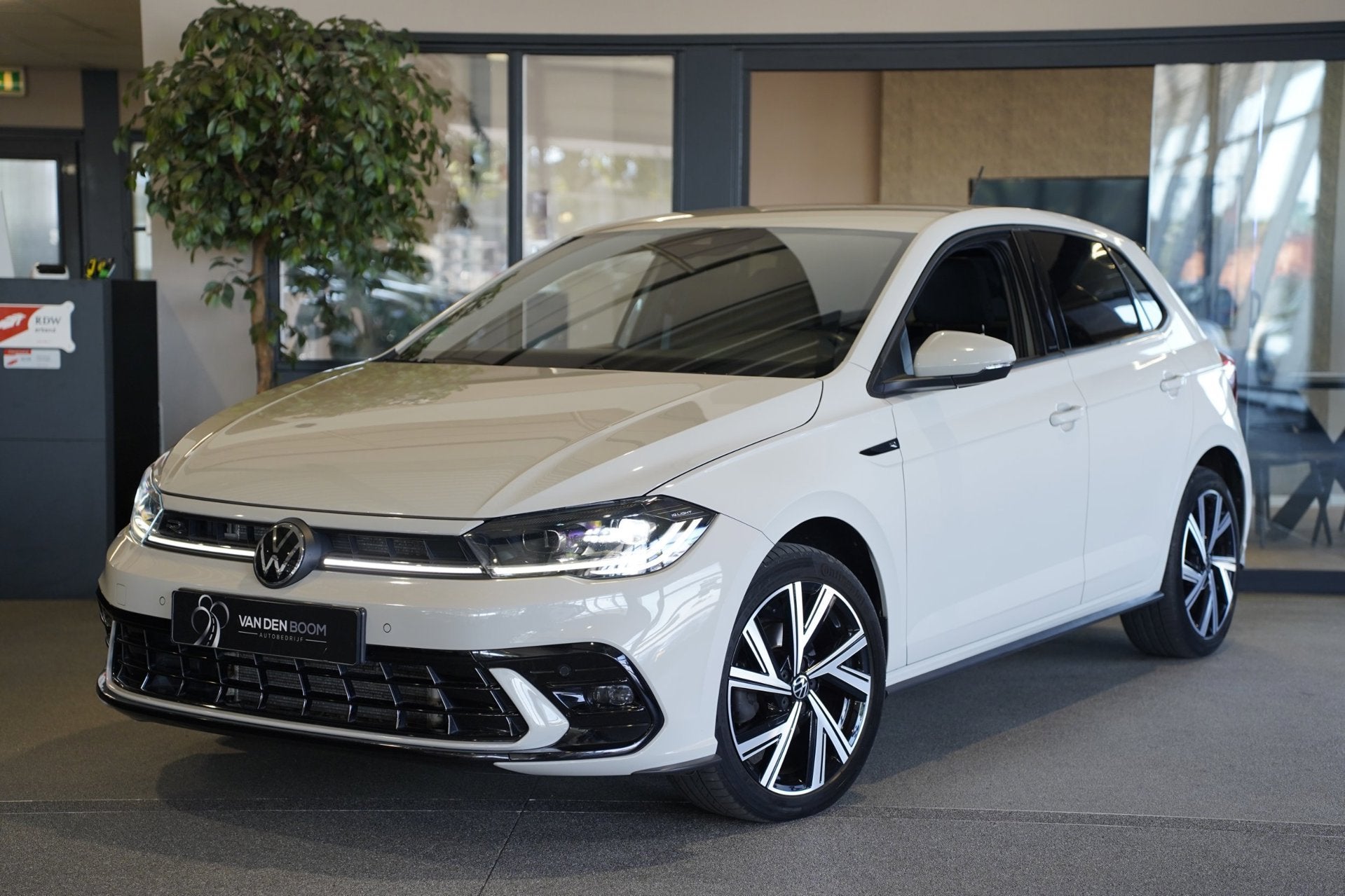 Volkswagen Polo 1.0 TSI 2x R-Line 110PK DSG Facelift Ascot I, Auto's, Volkswagen, Gebruikt, Origineel Nederlands, Bedrijf, 600 kg