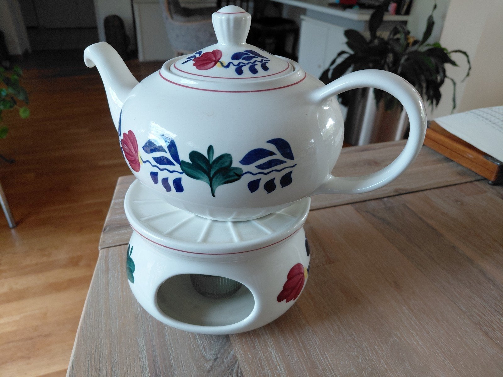 Boch Frères Keramiek Theepot  Warmhouder - Handgeschilderd, Ophalen