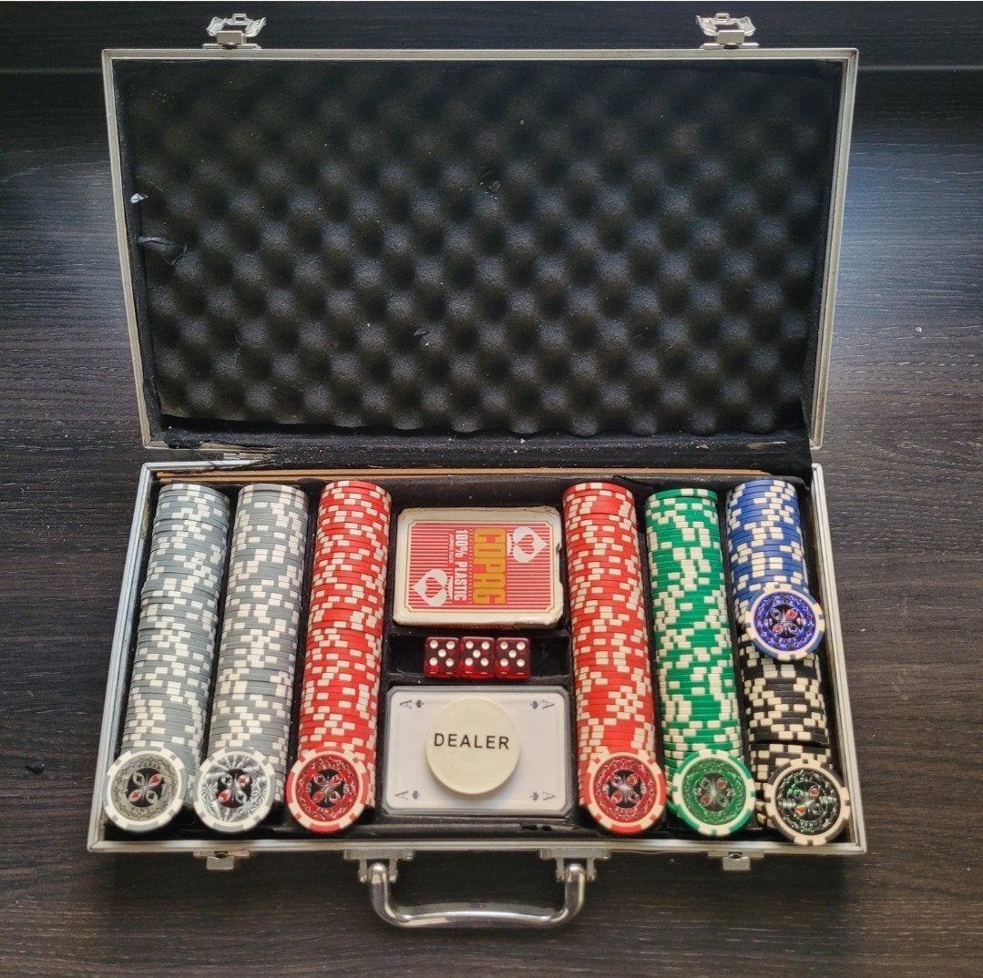 Luxe pokerset, fiches met waardeopdruk. In pokerkoffer!, Een of twee spelers, Ophalen of Verzenden, Gebruikt