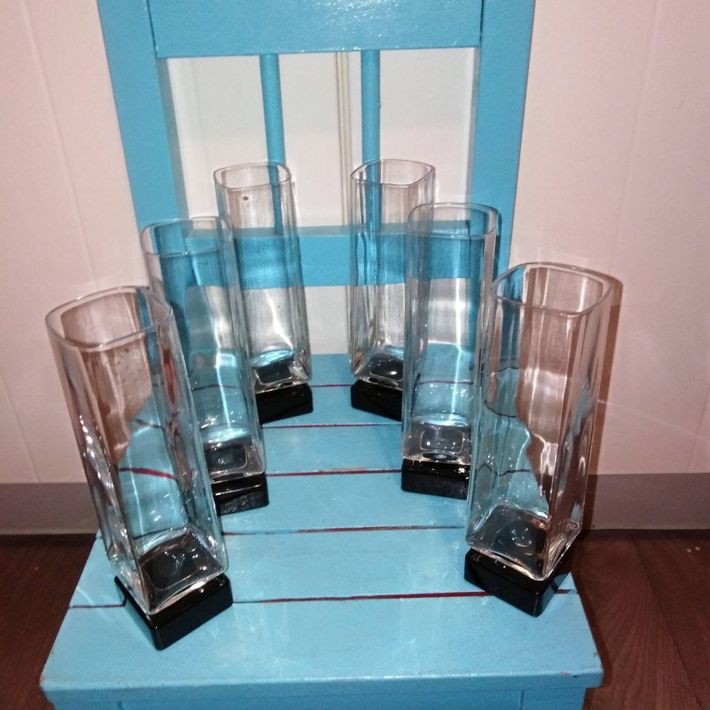 Glazen op zwarte voet hoog model 6 stuks, Huis en Inrichting, Keuken | Servies, Ophalen, Glas of Glazen, Overige stijlen, Glas