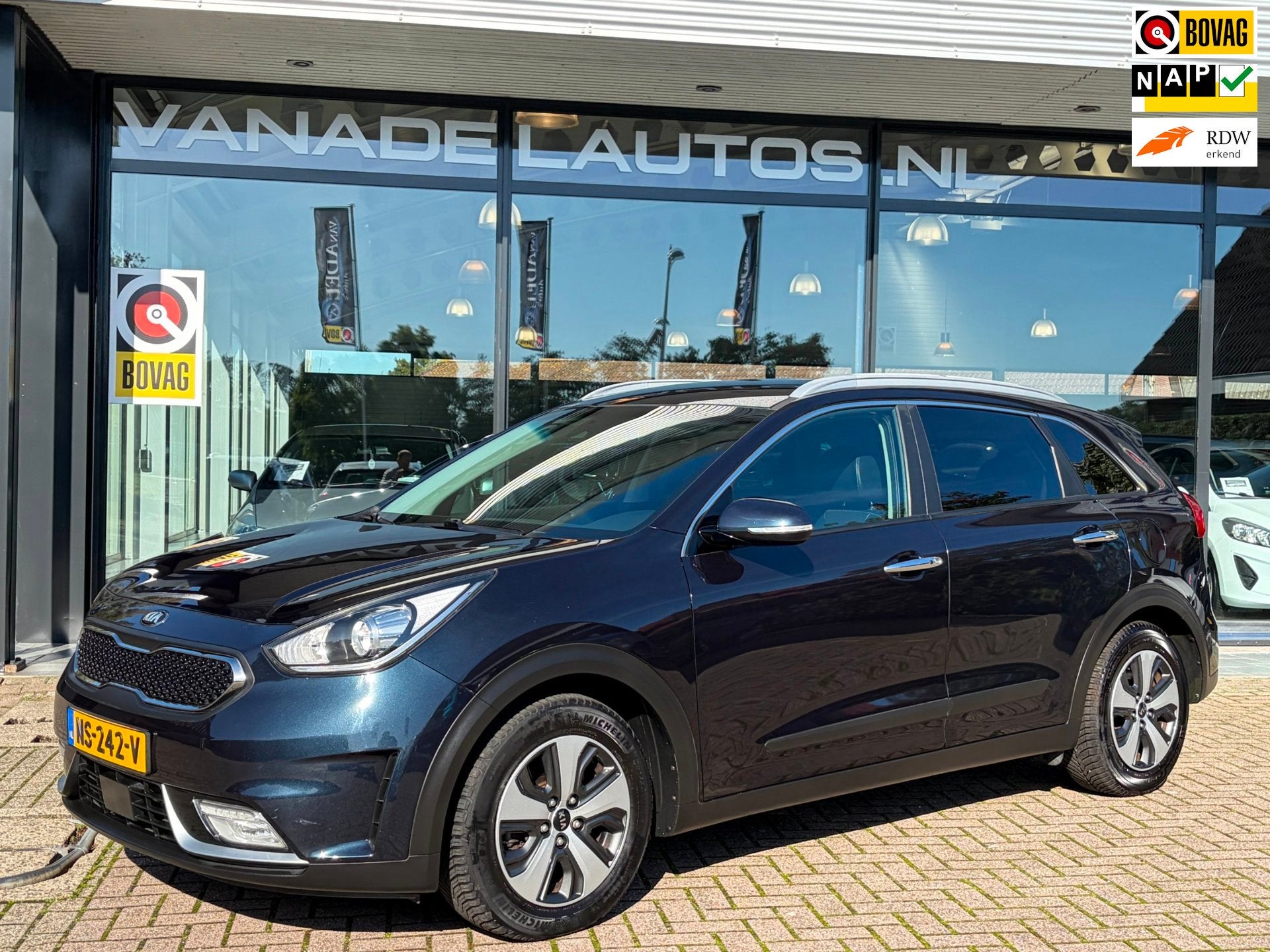 Kia Niro 1.6 GDi Hybrid Executive Aut. App-Connect Leer Navi, Dealer onderhouden, Gebruikt, Blauw, 23 km/l