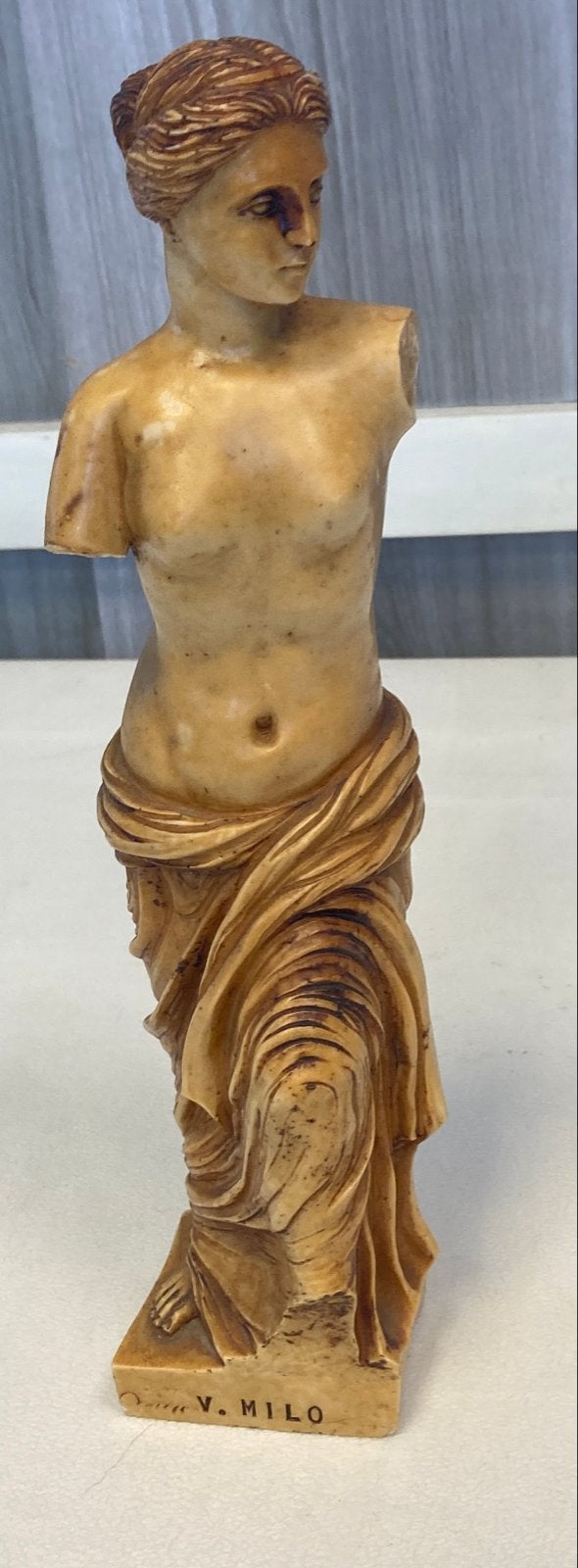 Klassiek beeldje Venus van Milo - V. MILO, Ophalen of Verzenden, Steen of Keramiek, Beeld, Beige