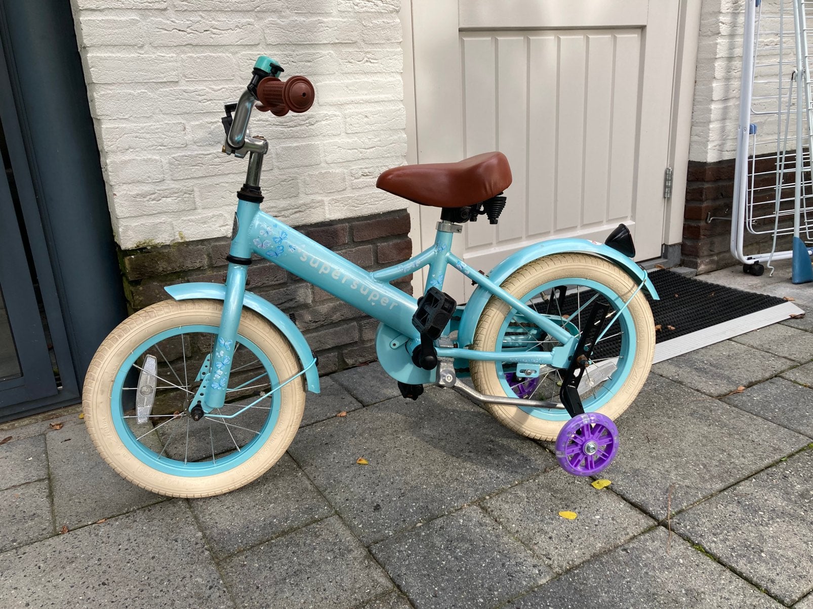 Leuk kinderfietsje 14 inch. Met zijwieltjes, Ophalen, Terugtraprem, Zijwieltjes, Gebruikt