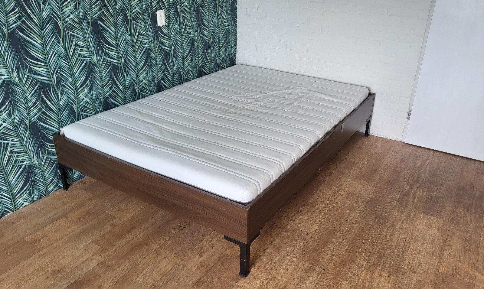 Bed 140x200 cm, incl matras en beschermende mat, Ophalen, Gebruikt, 140 cm, Twijfelaar