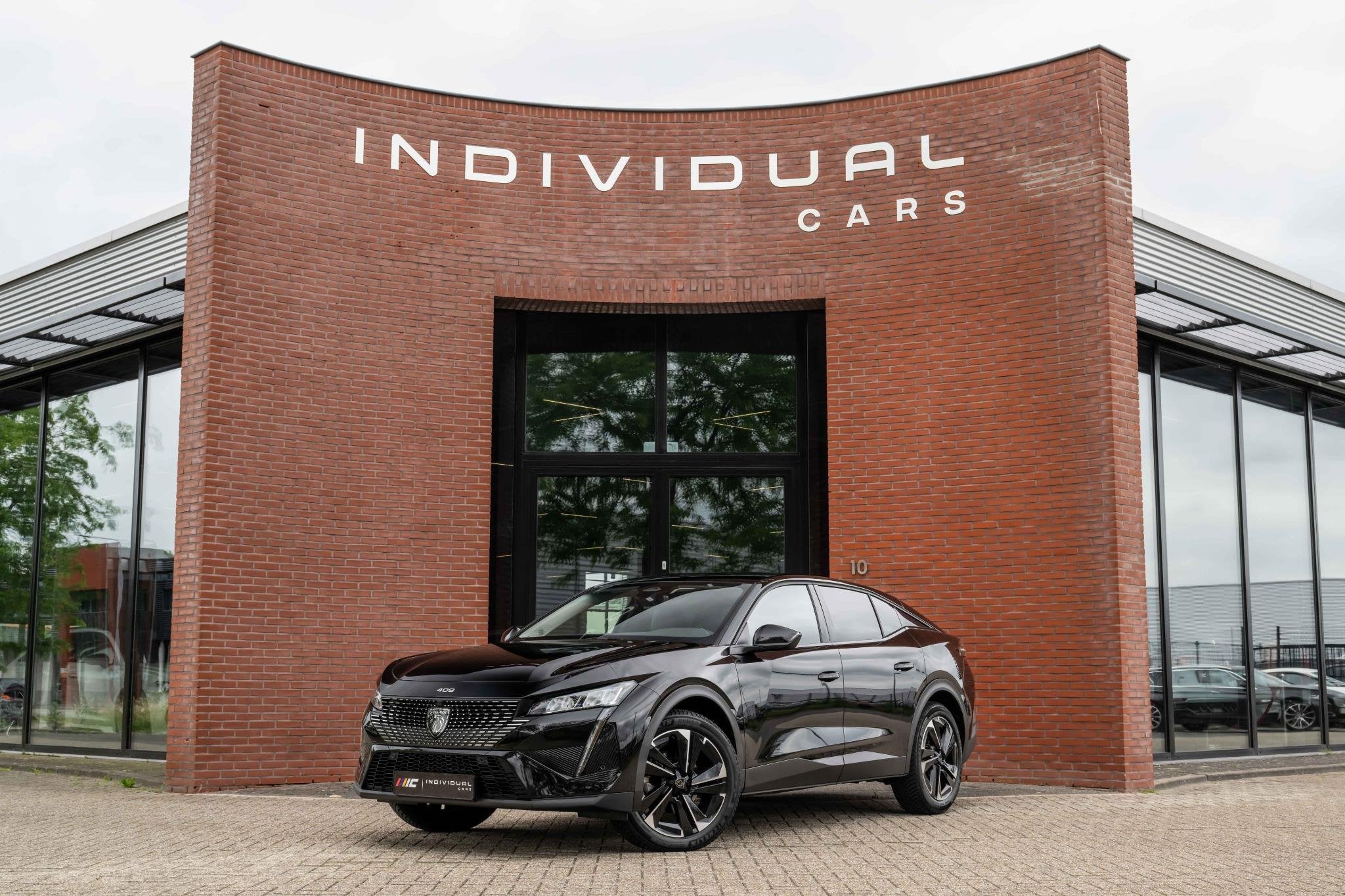 Peugeot 408 1.2 T Allure Pack 130pk EAT8 Camera Orig NL, Gebruikt, 1199 cc, Leder en Stof, Zwart