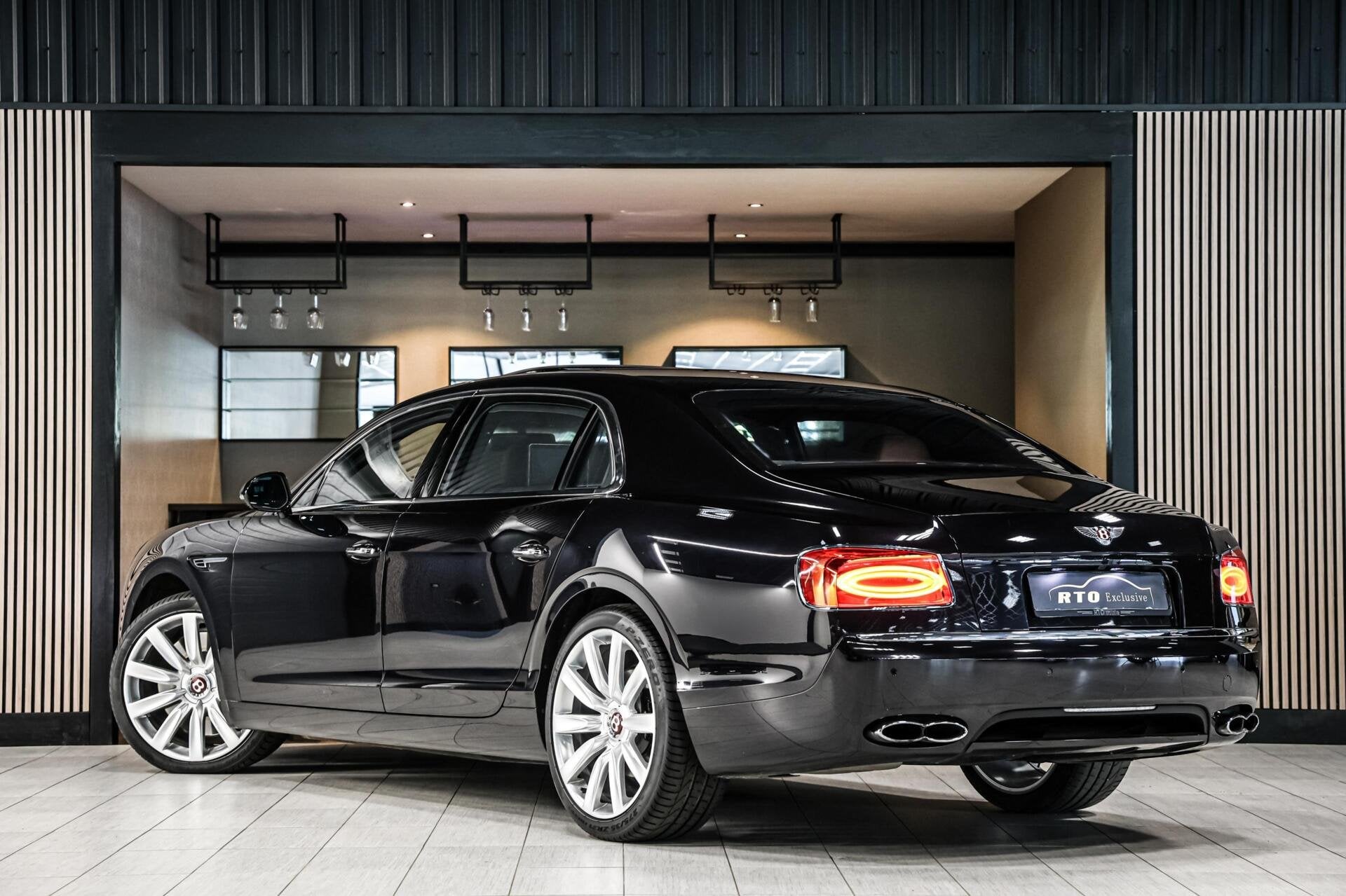 Bentley Flying Spur 4.0 V8|Massage V+A|ACC|Luchtvering, Auto's, Bentley, Automaat, Gebruikt, Met garantie (alle), Zwart
