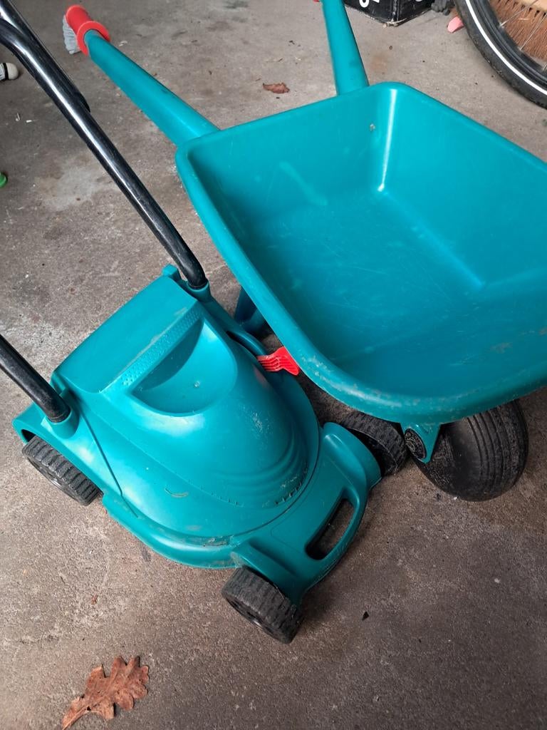 Klein toys Bosch buitenspeelgoed kruiwagen grasmaaier, Ophalen of Verzenden, Gebruikt, Overige typen