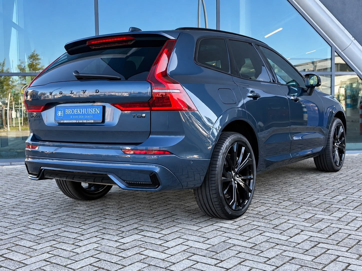 Volvo XC60 2.0 T8 Plug-in hybrid FACELIFT AWD Plus Black Edi, Automaat, Dealer onderhouden, Gebruikt, Zwart