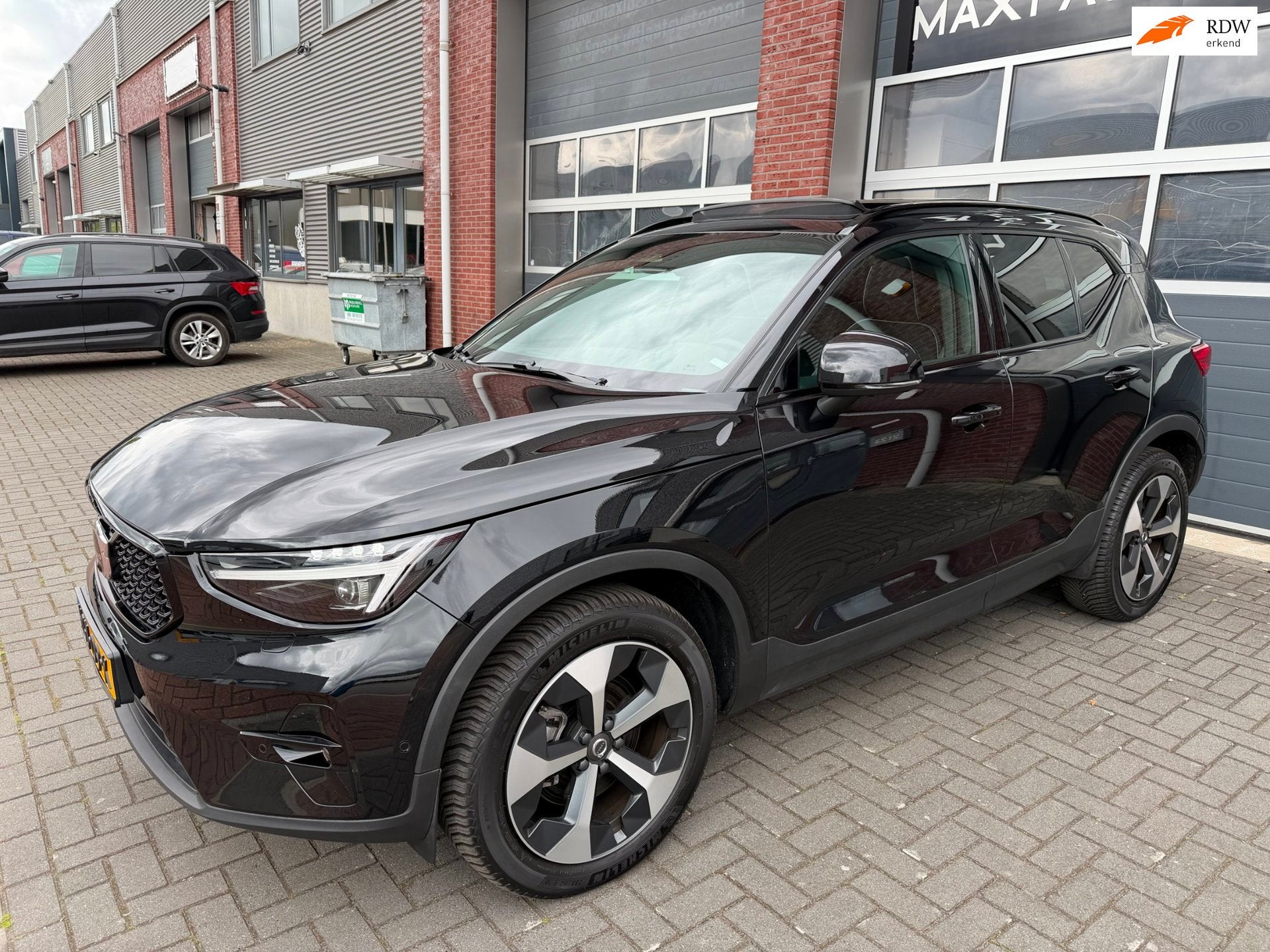 Volvo XC40 2.0 B4 Plus Dark LED ACC Pano Trekhaak 360cam H/K, Auto's, Volvo, Dealer onderhouden, Gebruikt, Euro 6, 4 cilinders